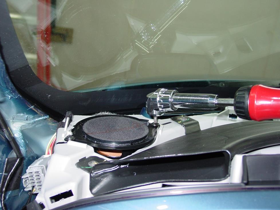 pt cruiser tweeter location