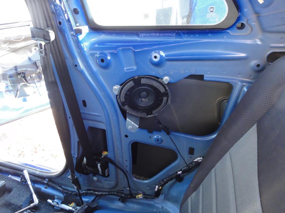 Fiat 500 rear side speakers