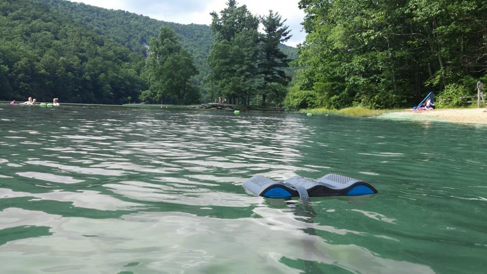 Nyne Aqua floating in the lake