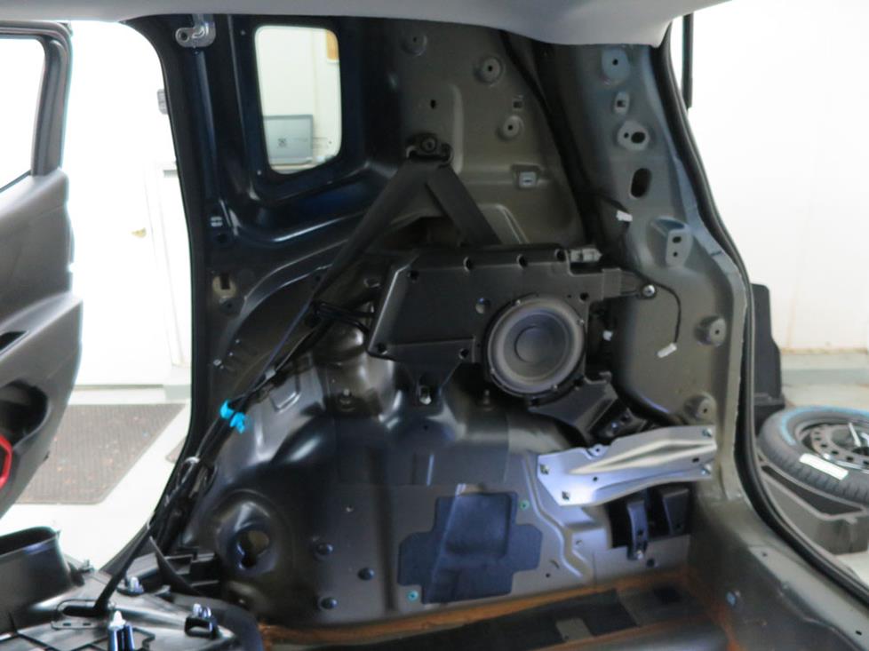 jeep renegade beats subwoofer