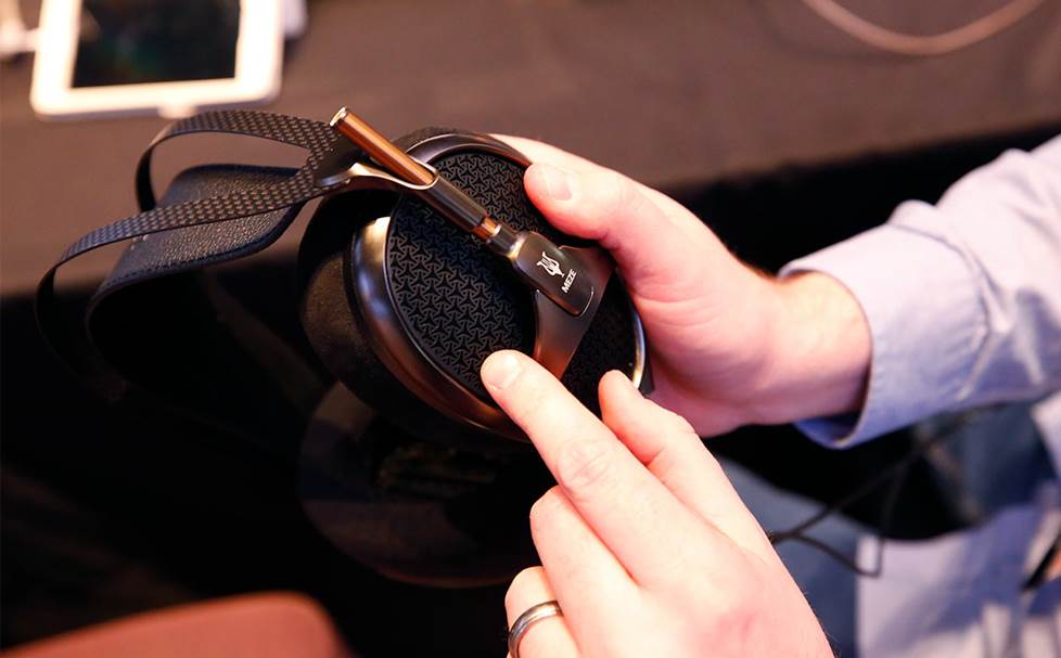 hands on with Meze headphones