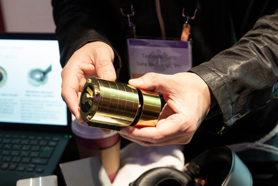 Showing off electronic component