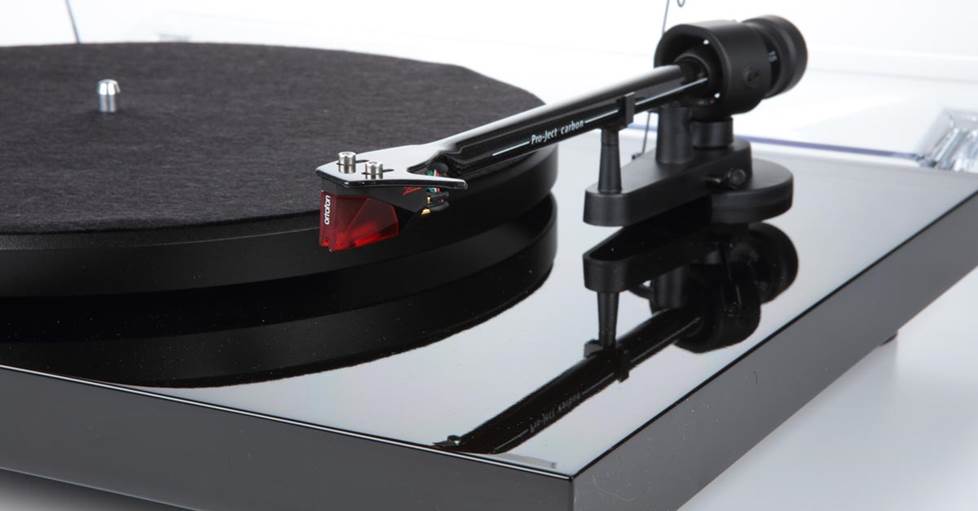 Pro-Ject Debut Carbon (DC) Manual belt-drive turntable with pre-mounted cartridge
