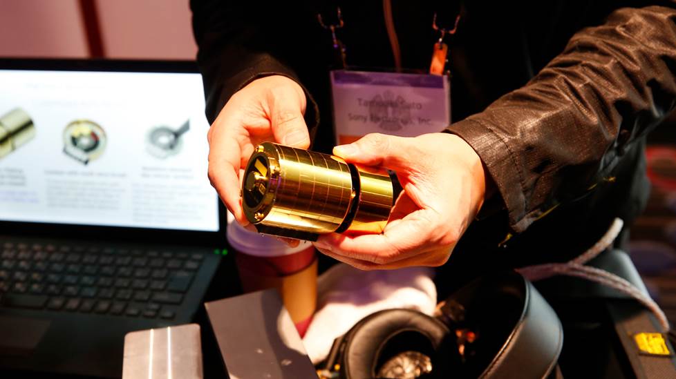 Tomoaki Sato holding the gold plated volume dial of Sony's DMPZ1