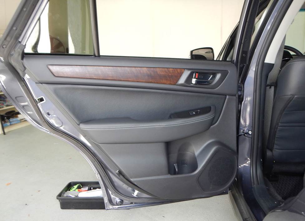 subaru outback rear door soeakers