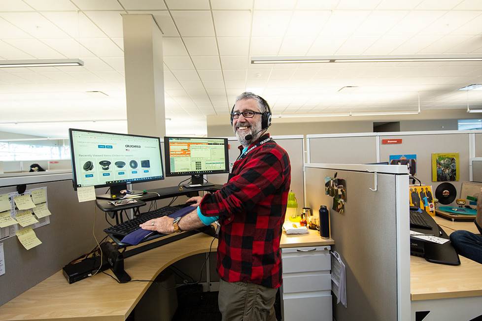 Crutchfield Advisor Curtis at the office