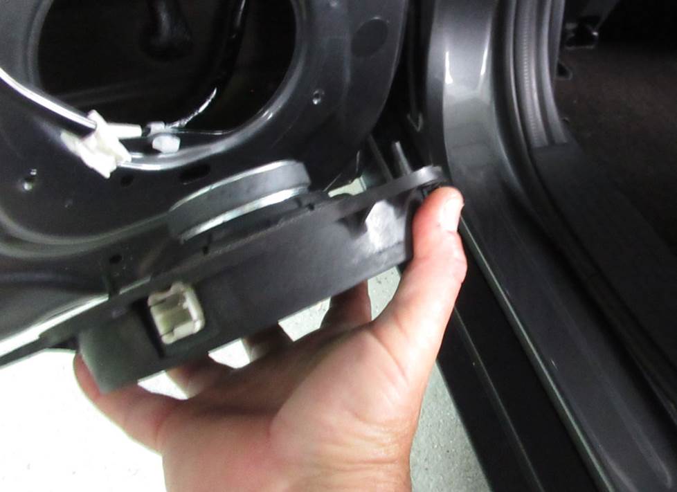 nissan kicks speaker removal