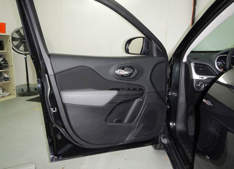 jeep cherokee front door speakers