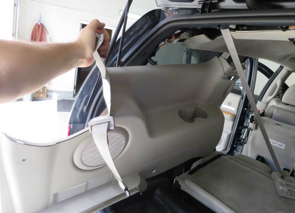 chrysler aspen rear subwoofer