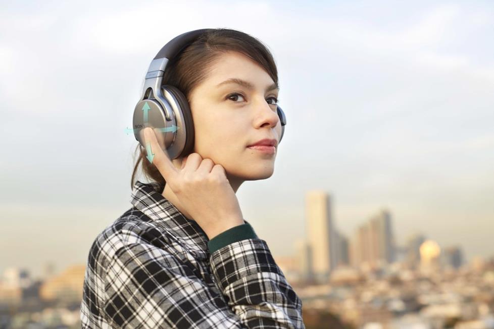 Bluetooth wireless headphones