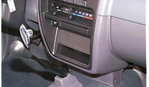1997 Nissan Hardbody Factory Radio