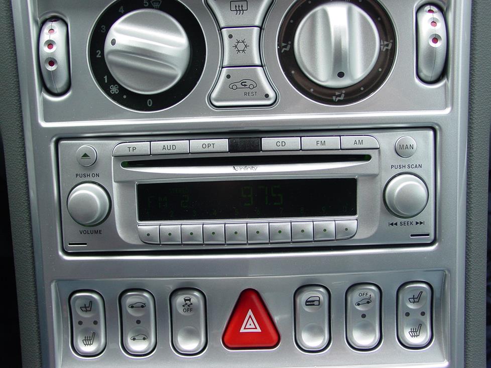 Chrysler Crossfire radio