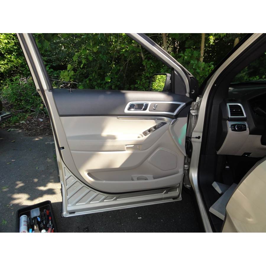 2015 Ford Explorer Front door speaker location