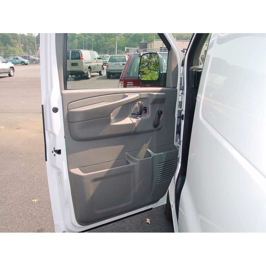 2003 Chevrolet Express Front door speaker location
