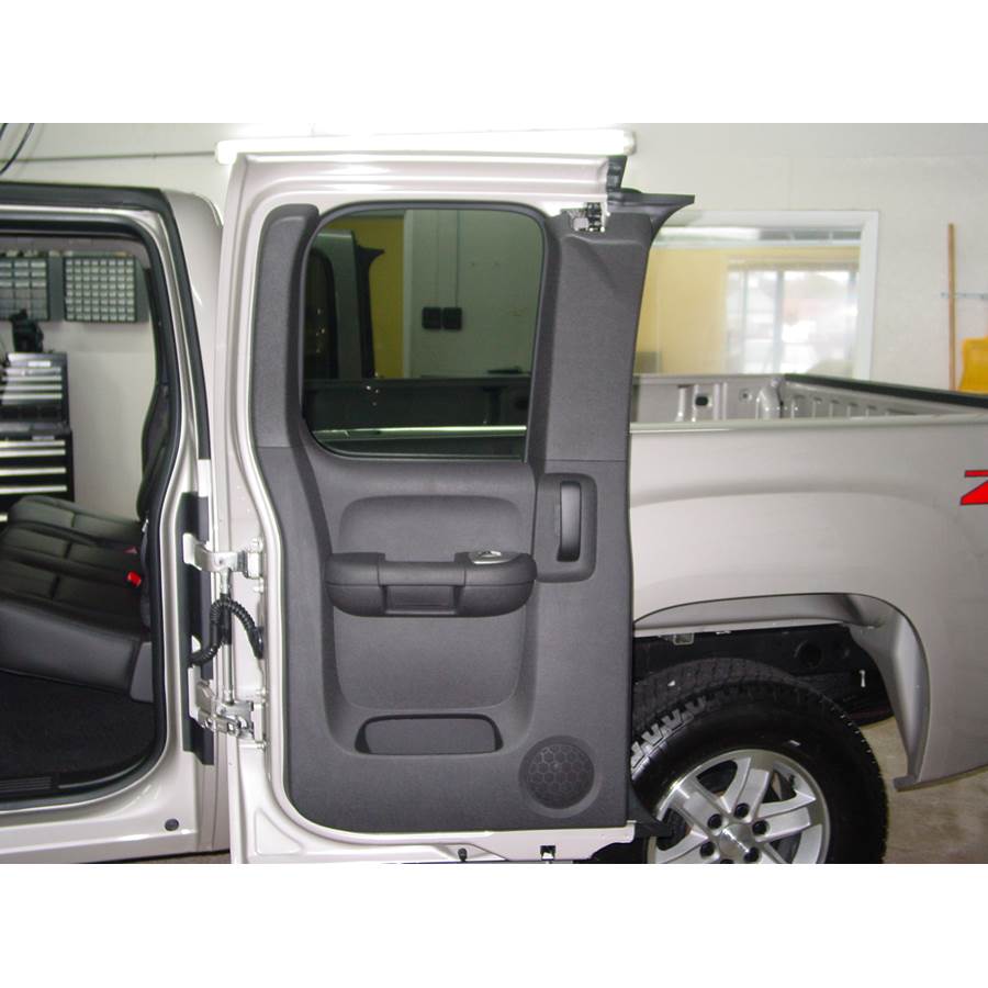 2013 Chevrolet Silverado 2500/3500 Rear door speaker location
