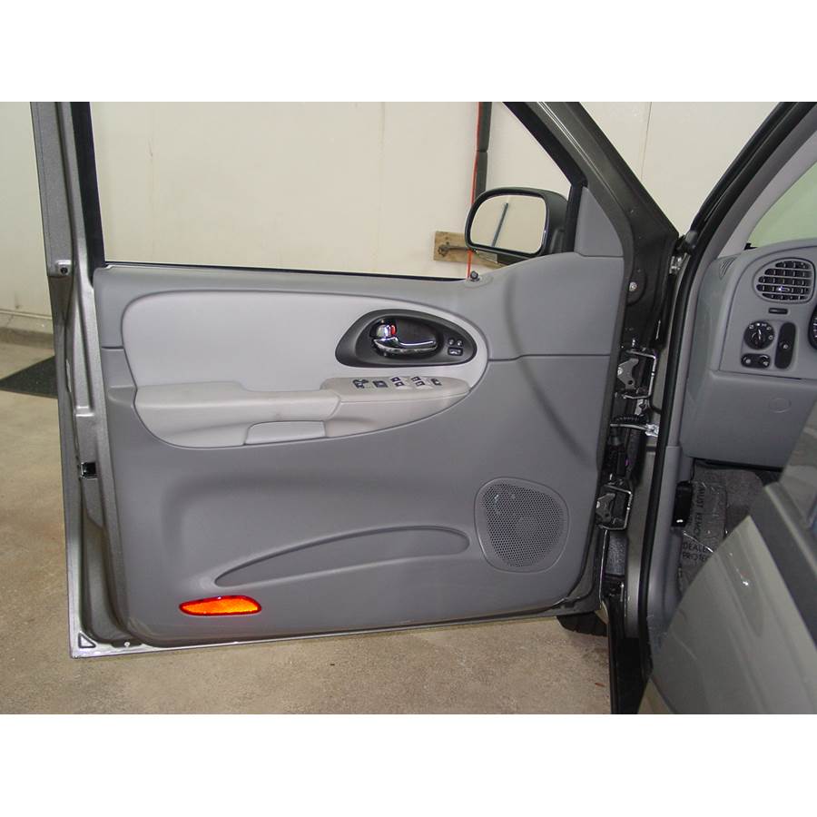 2009 Chevrolet TrailBlazer Front door speaker location