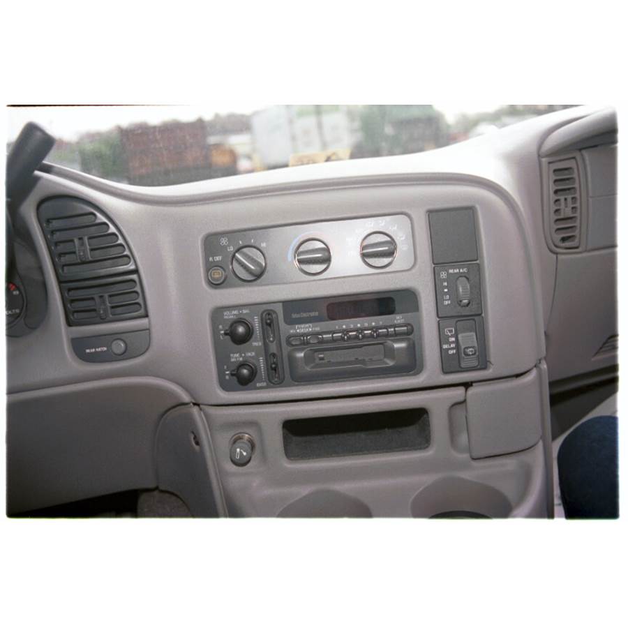 2000 GMC Safari Factory Radio
