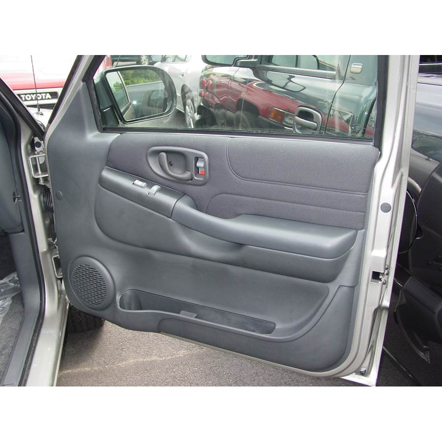 2000 Oldsmobile Bravada Front door speaker location