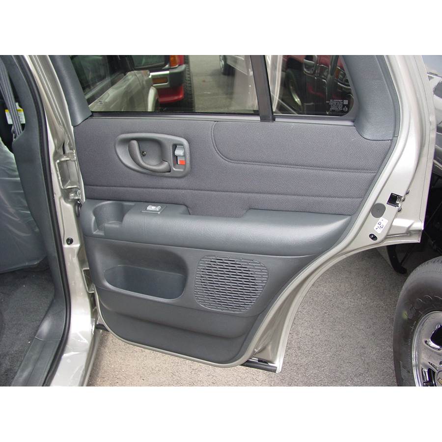 2000 Oldsmobile Bravada Rear door speaker location