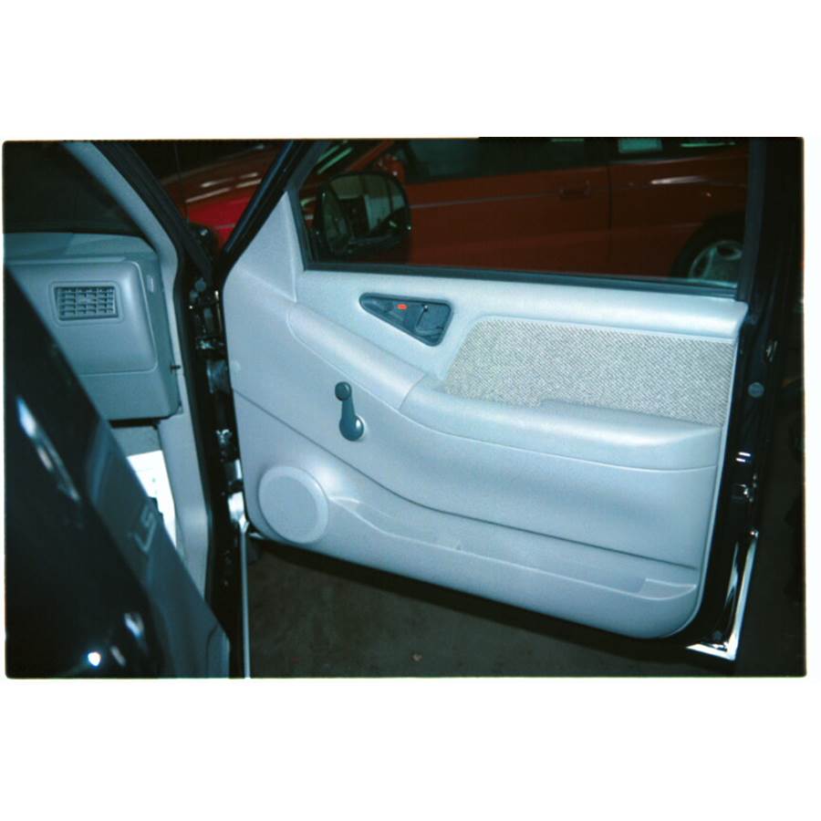 1997 Chevrolet S10 Front door speaker location