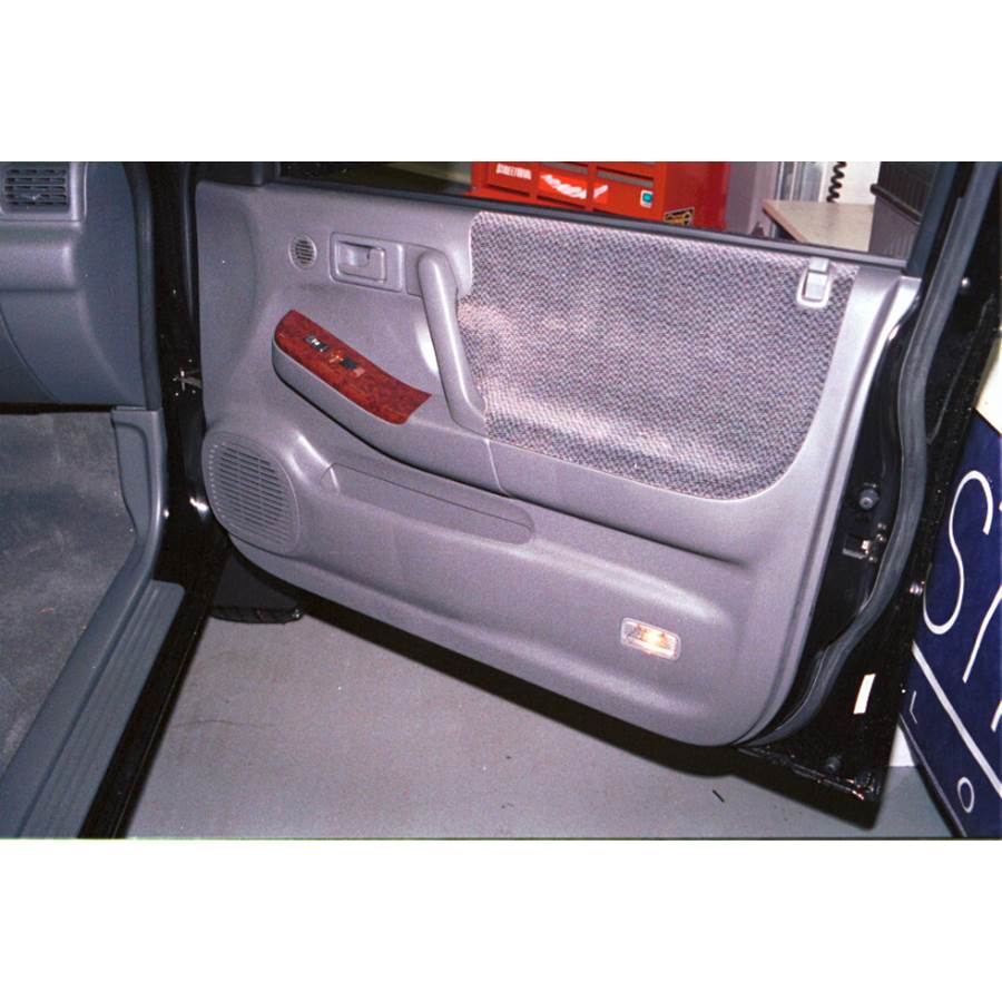 2001 Isuzu Rodeo Front door speaker location