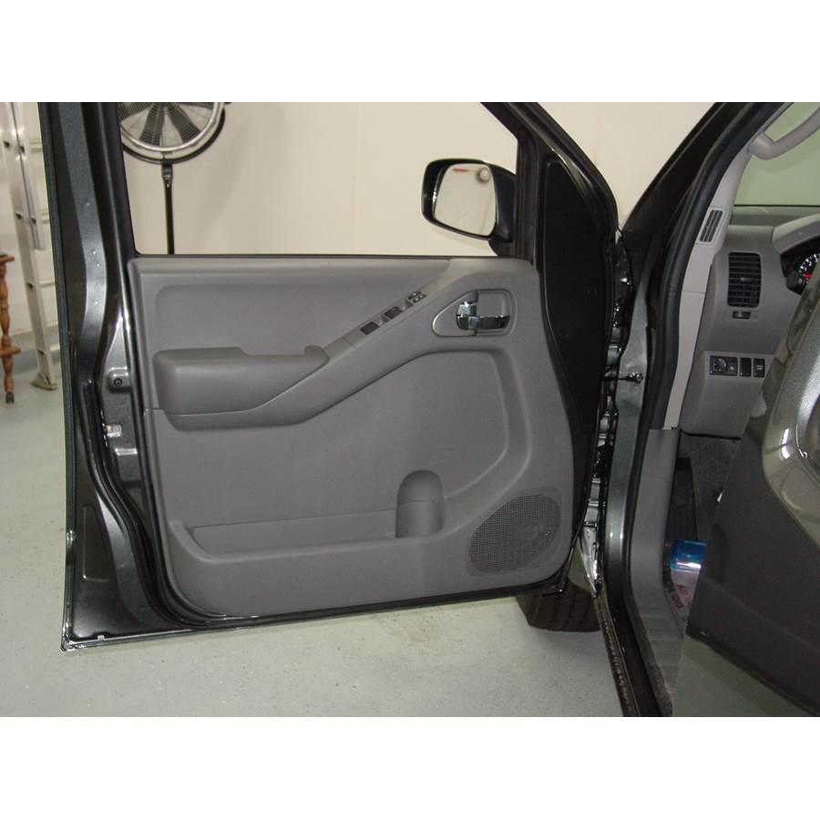 2011 Nissan Frontier SV Front door speaker location
