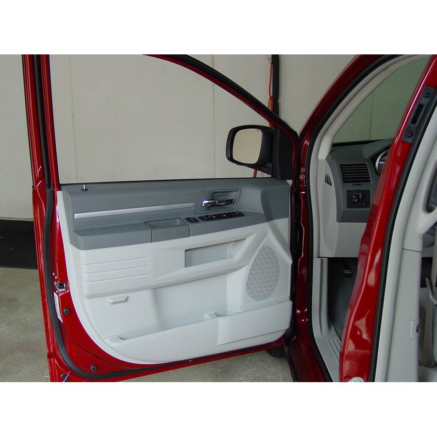 2009 Volkswagen Routan Front door speaker location