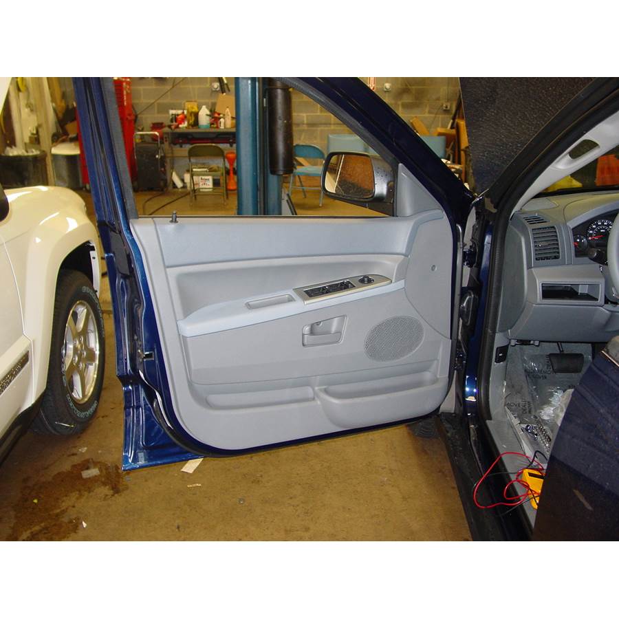 2010 Jeep Grand Cherokee Front door speaker location
