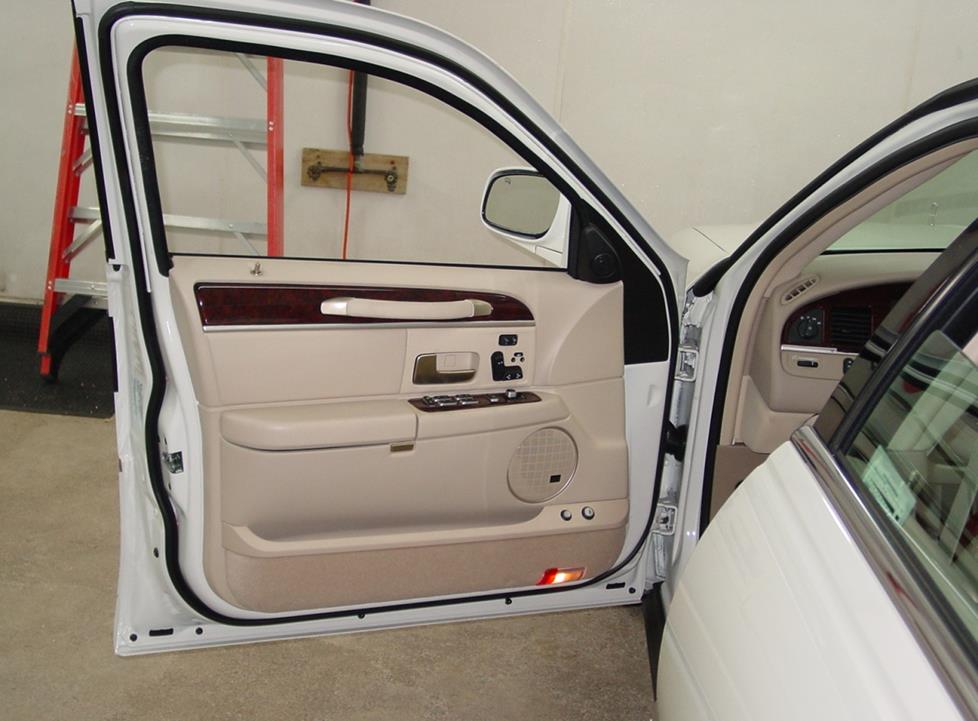 Upgrading The Stereo System In Your 2003 2011 Lincoln Town Car