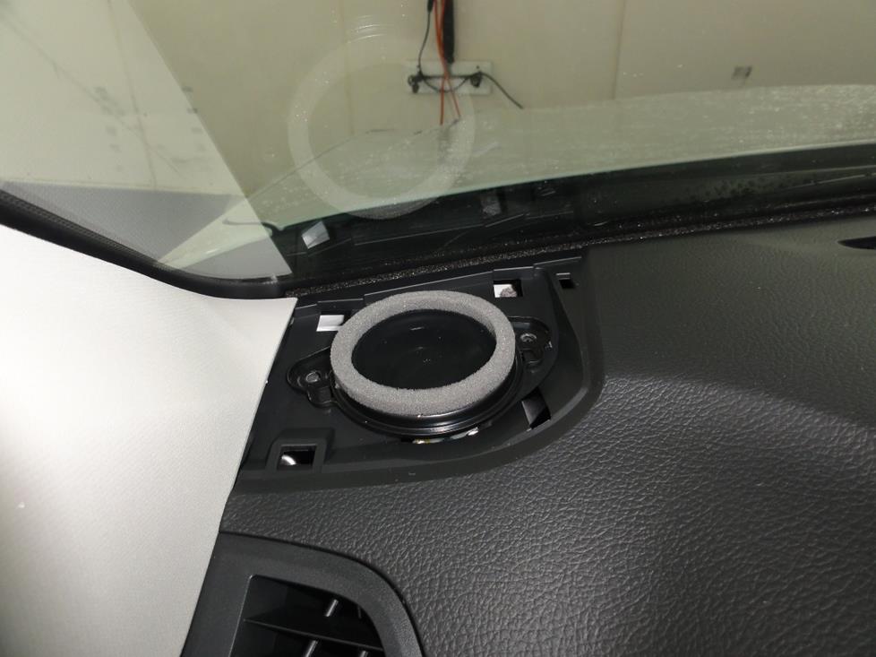 Subaru Outback dash tweeter