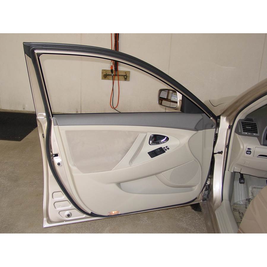 2008 Toyota Camry Hybrid Front door speaker location