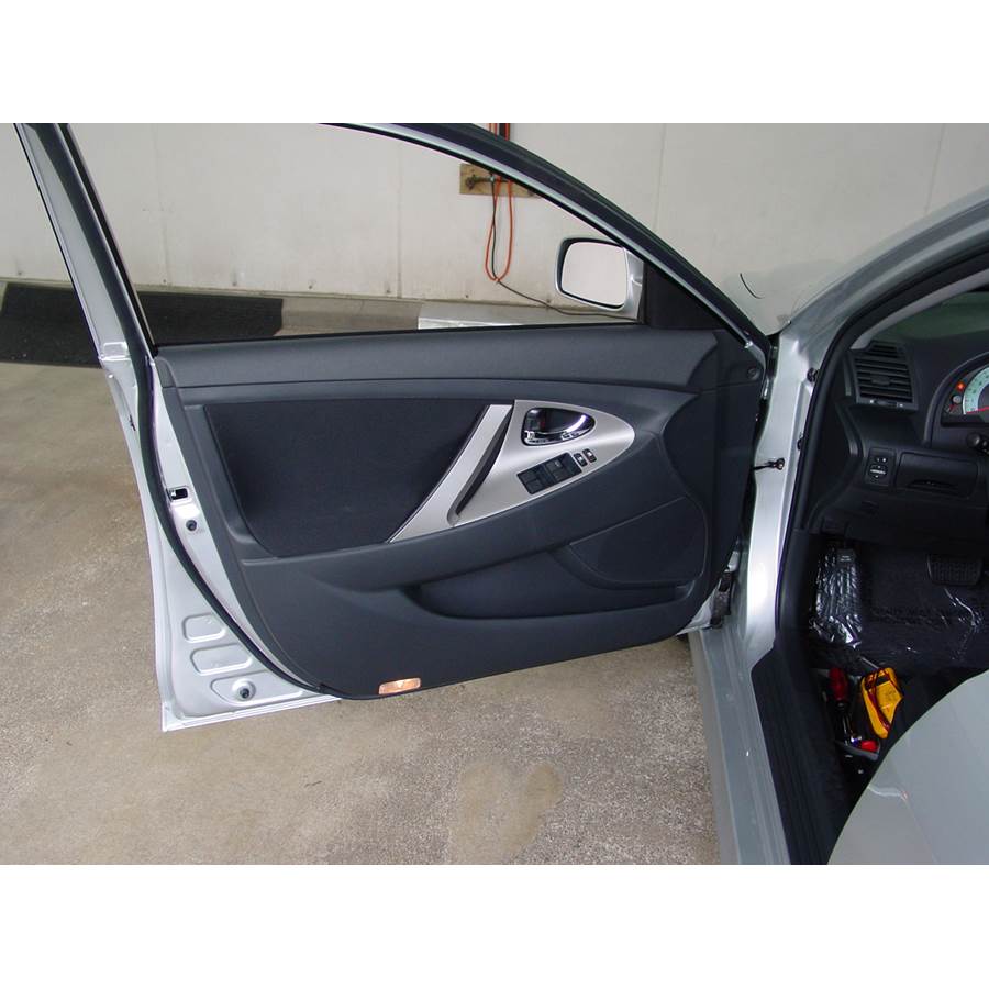2010 Toyota Camry Hybrid Front door speaker location