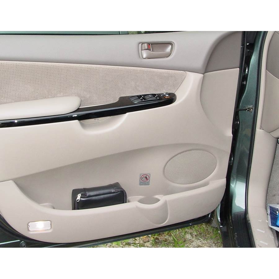2004 Toyota Sienna Front door speaker location