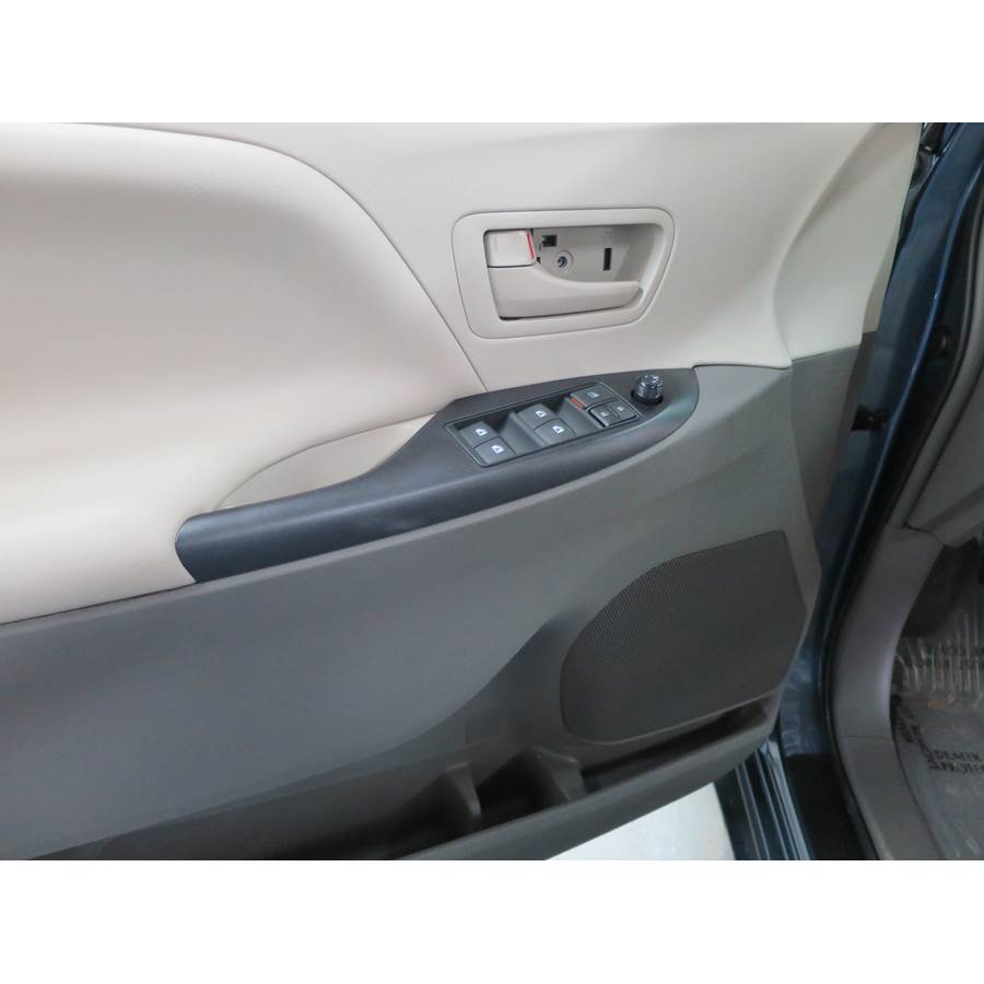 2015 Toyota Sienna Front door speaker location