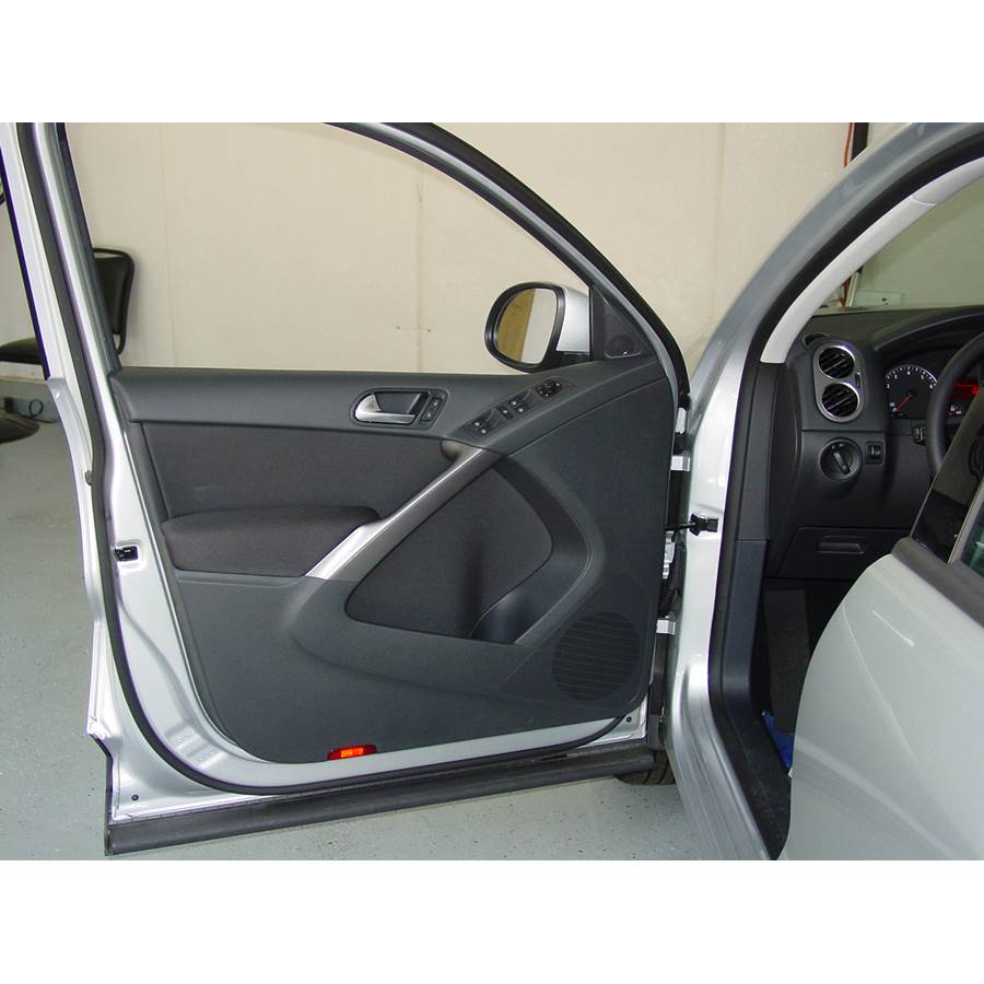 2012 Volkswagen Tiguan Front door speaker location