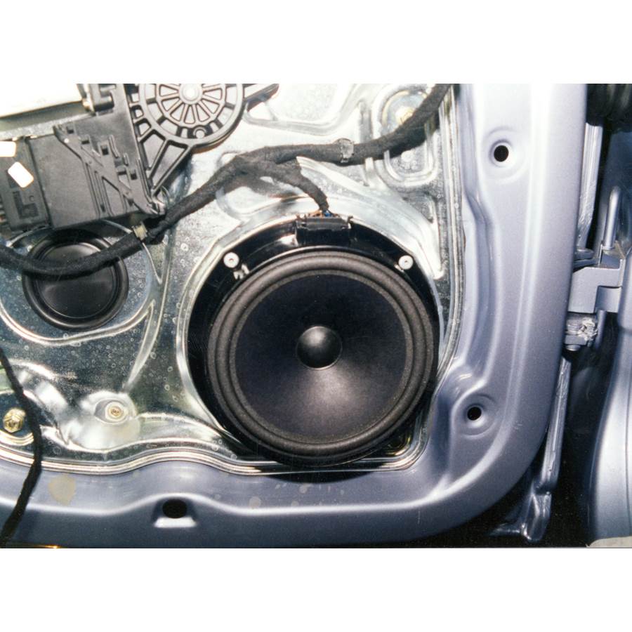 2002 Volkswagen Passat Rear door woofer