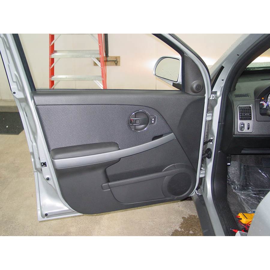2007 Pontiac Torrent Front door speaker location