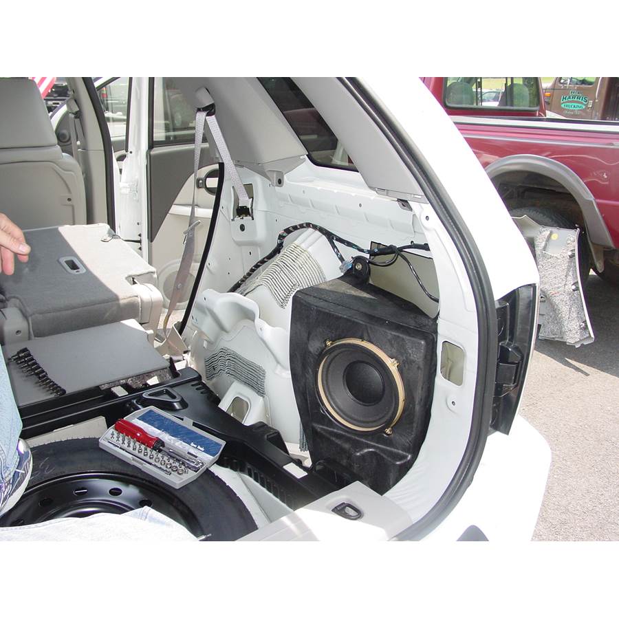 2007 Pontiac Torrent Far-rear side speaker