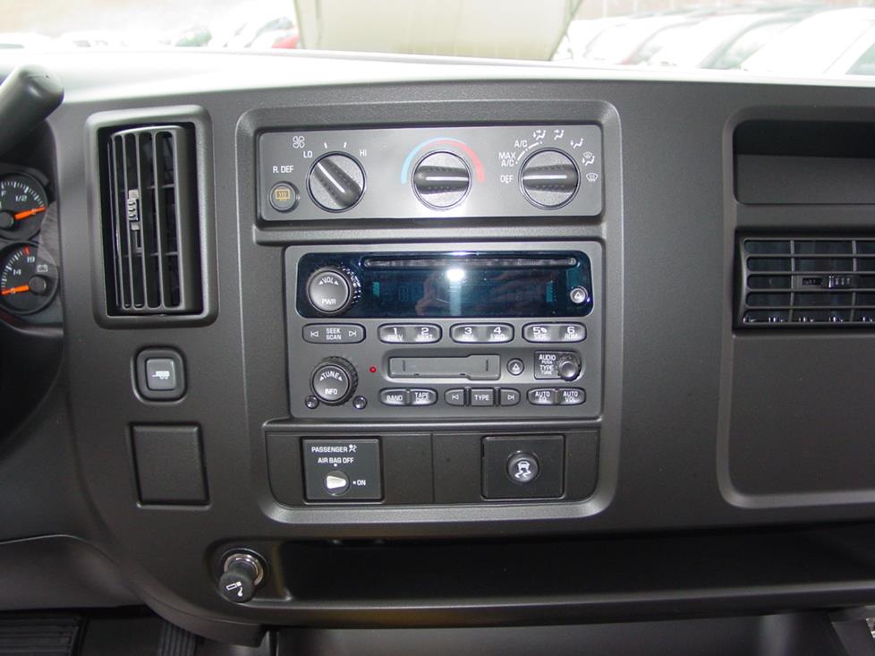 chevy express radio savana gmc