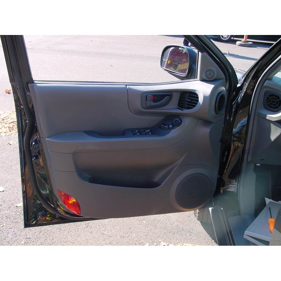 2004 Hyundai Santa Fe Front door speaker location
