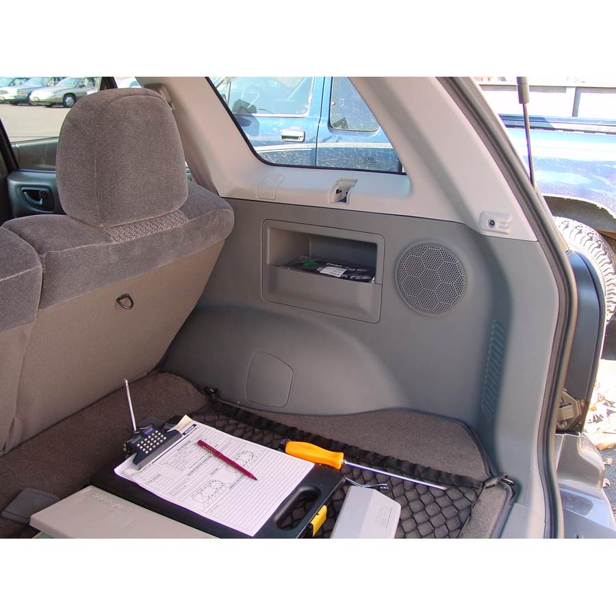 2004 Hyundai Santa Fe Mid-rear speaker location