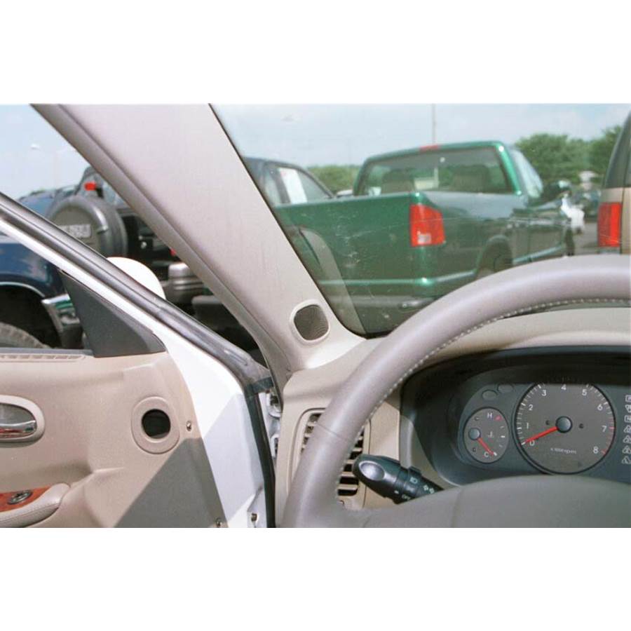2001 Hyundai Sonata Dash speaker location