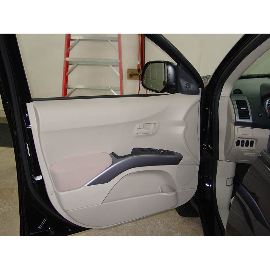 2011 Mitsubishi Outlander Front door speaker location