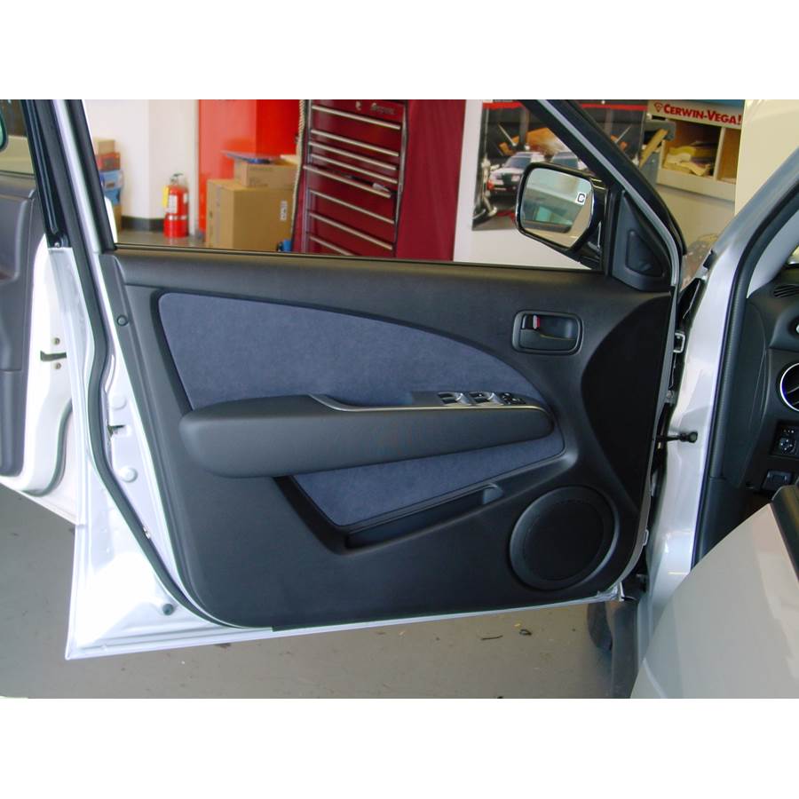 2003 Mitsubishi Outlander Front door speaker location