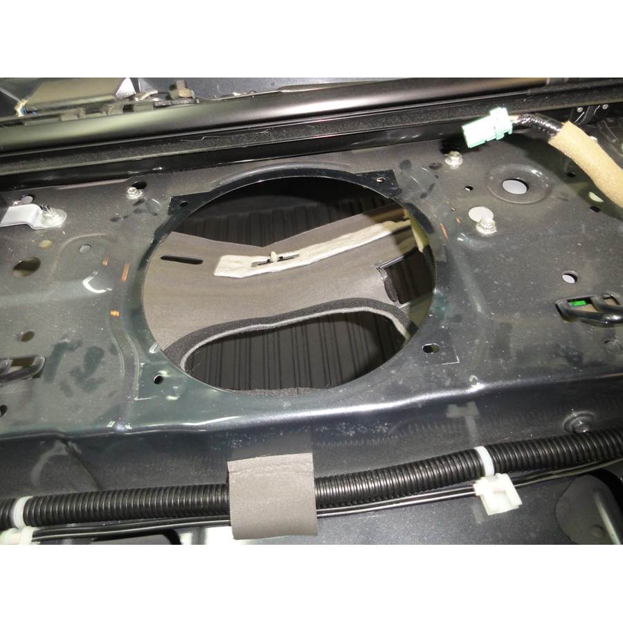 2006 Acura RL Rear deck center speaker removed