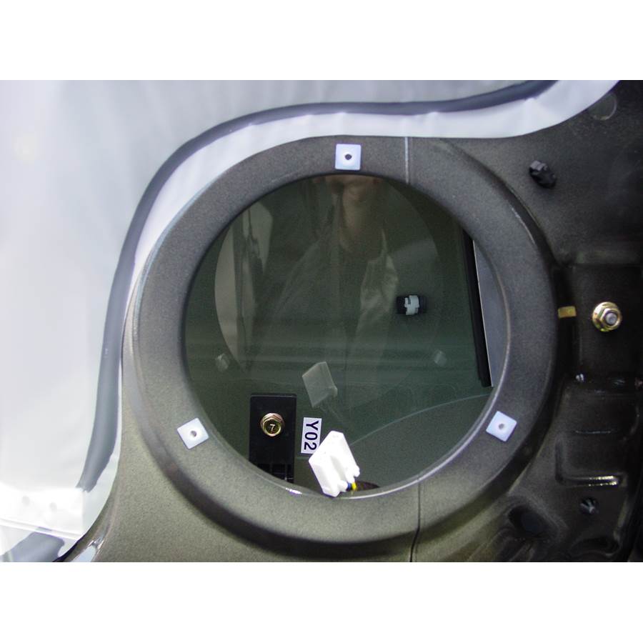 2004 Kia Sorento LX Front door woofer removed