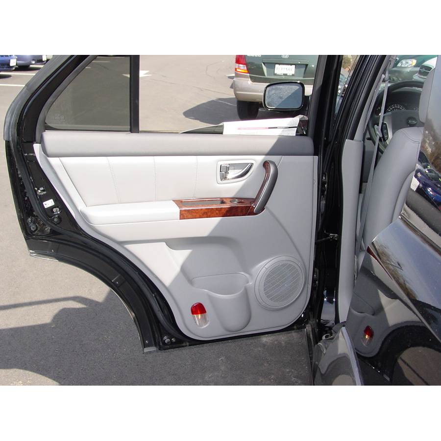 2004 Kia Sorento LX Rear door speaker location