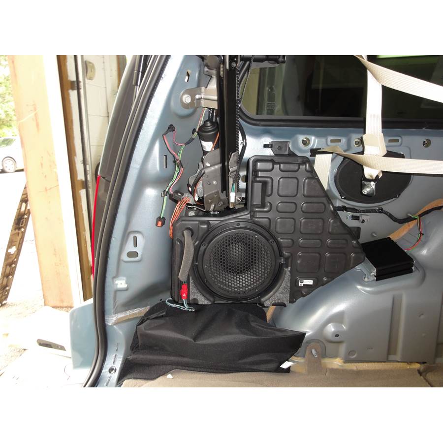 2008 Chrysler Town and Country Far-rear side speaker