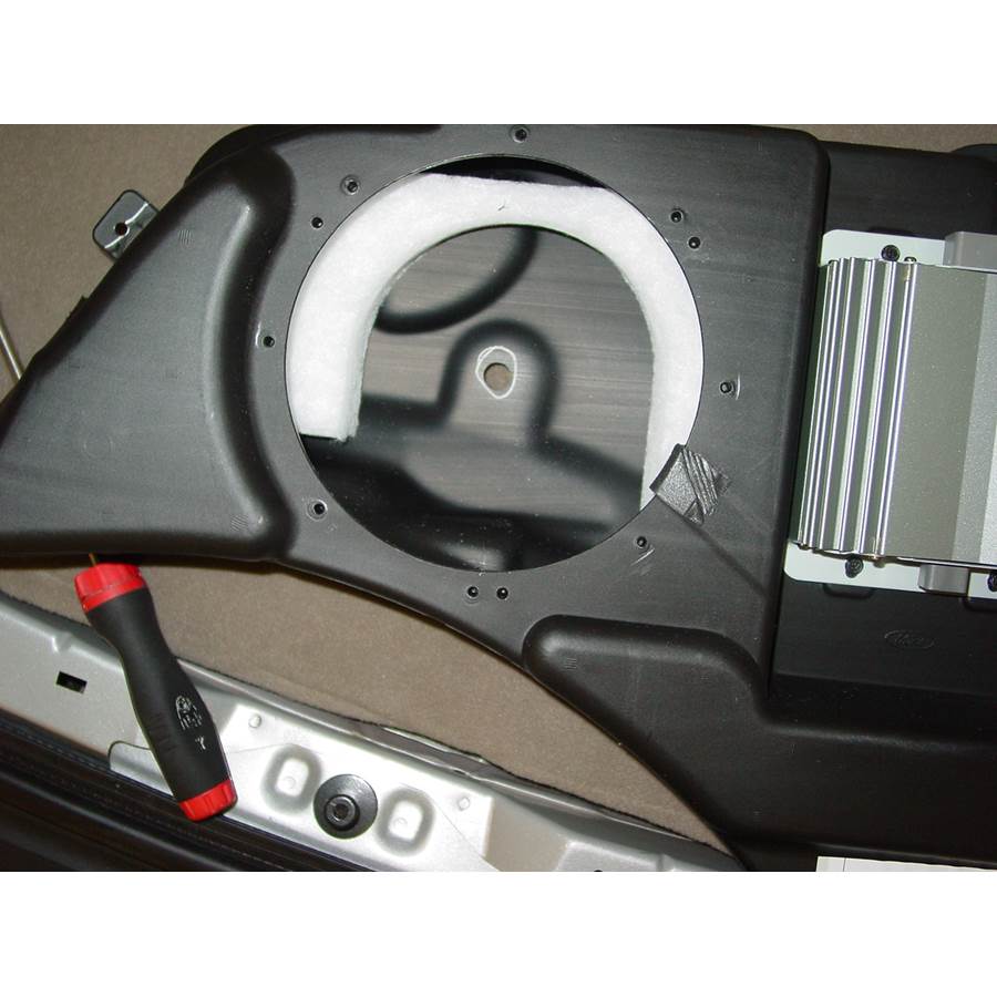 2007 Mercury Mariner Hybrid Far-rear side speaker removed