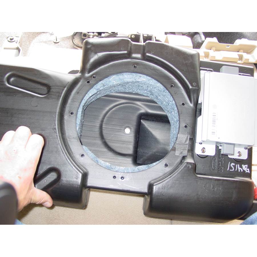 2007 Mercury Mountaineer Far-rear side speaker removed